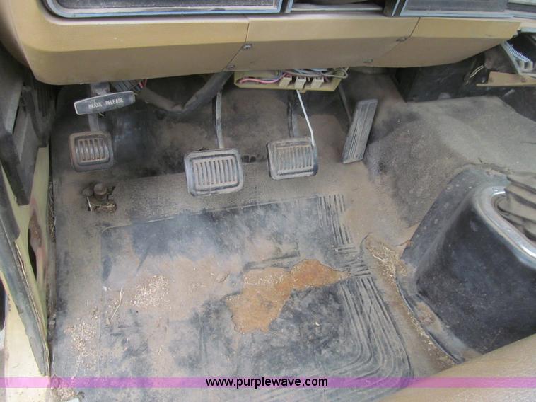 image for item H8984 1981 Dodge Ram D150 pickup truck