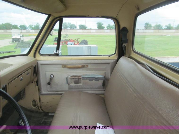 image for item H8984 1981 Dodge Ram D150 pickup truck