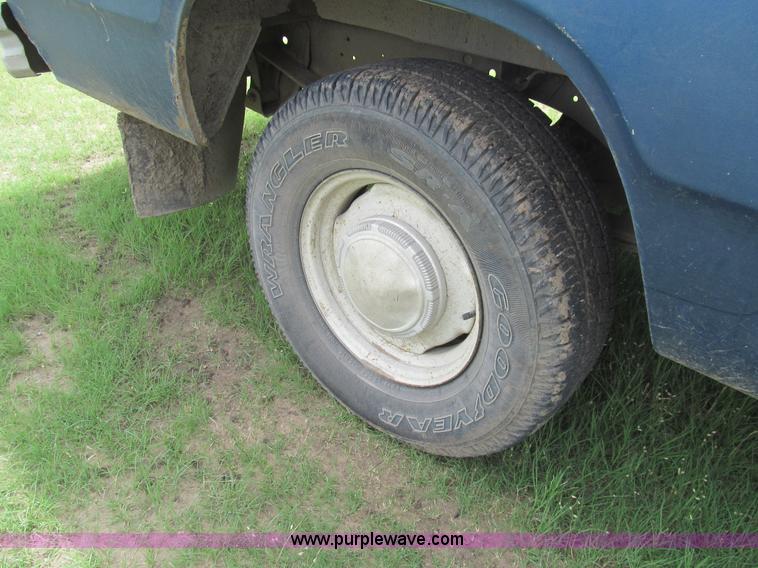 image for item H8984 1981 Dodge Ram D150 pickup truck