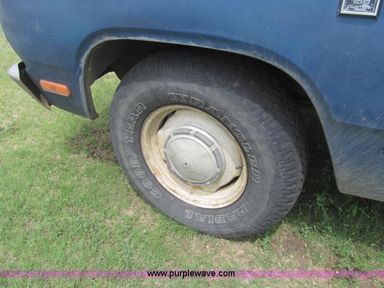 image for item H8984 1981 Dodge Ram D150 pickup truck