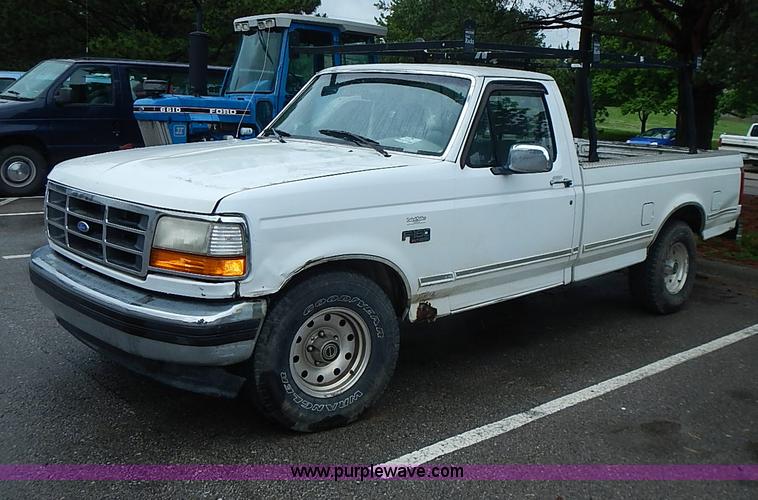 image for item I3581 1995 Ford F150 XL pickup truck