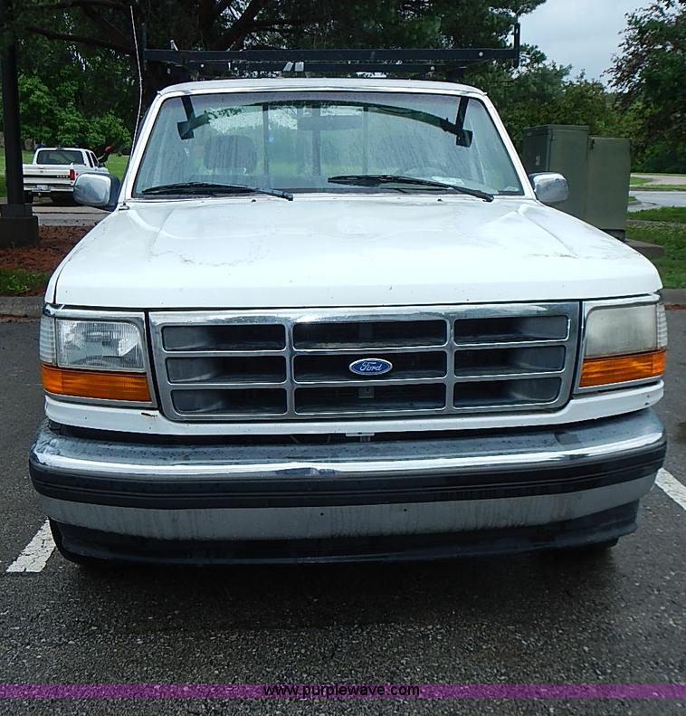 image for item I3581 1995 Ford F150 XL pickup truck