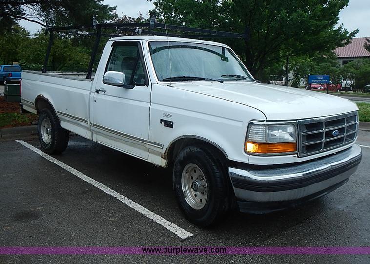 image for item I3581 1995 Ford F150 XL pickup truck