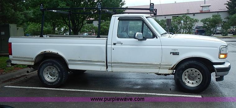image for item I3581 1995 Ford F150 XL pickup truck
