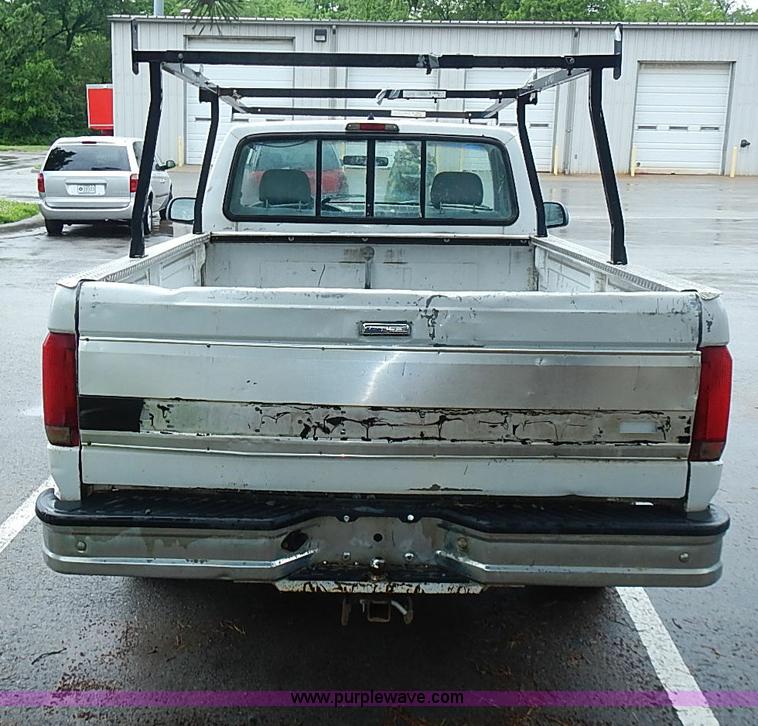 image for item I3581 1995 Ford F150 XL pickup truck