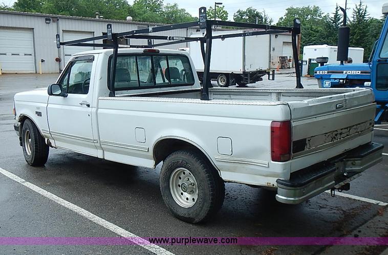 image for item I3581 1995 Ford F150 XL pickup truck
