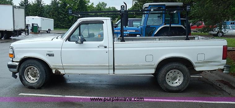 image for item I3581 1995 Ford F150 XL pickup truck