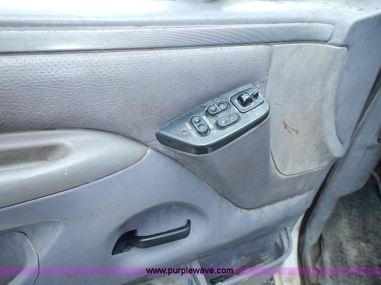 image for item I3581 1995 Ford F150 XL pickup truck