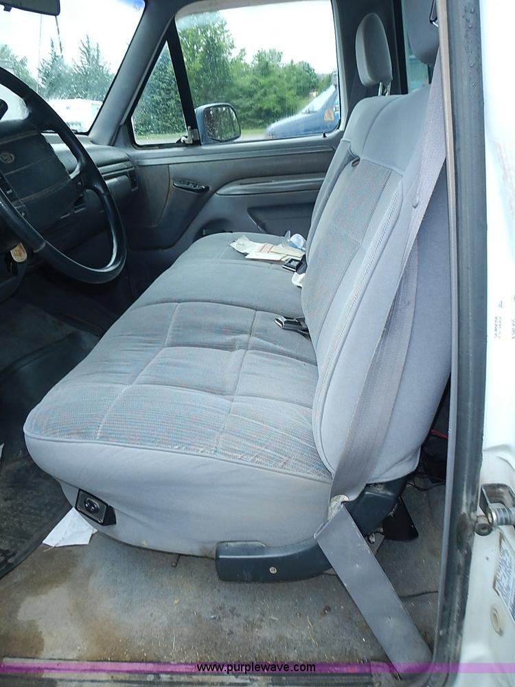 image for item I3581 1995 Ford F150 XL pickup truck