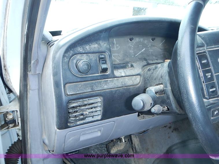 image for item I3581 1995 Ford F150 XL pickup truck