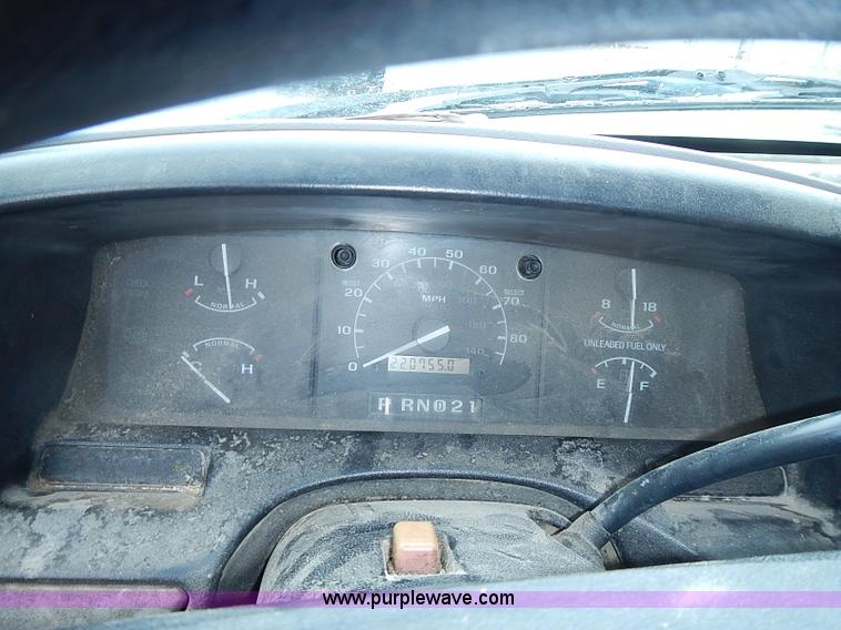 image for item I3581 1995 Ford F150 XL pickup truck