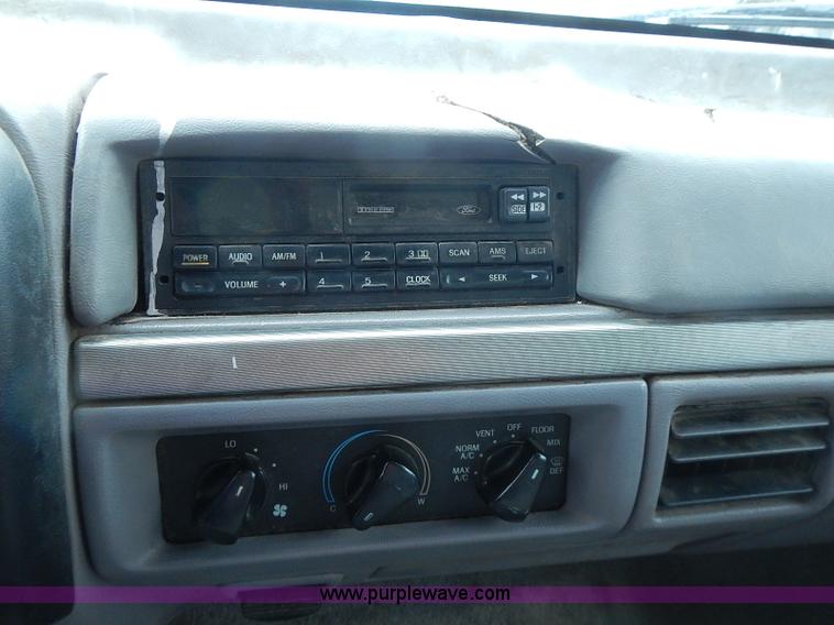 image for item I3581 1995 Ford F150 XL pickup truck