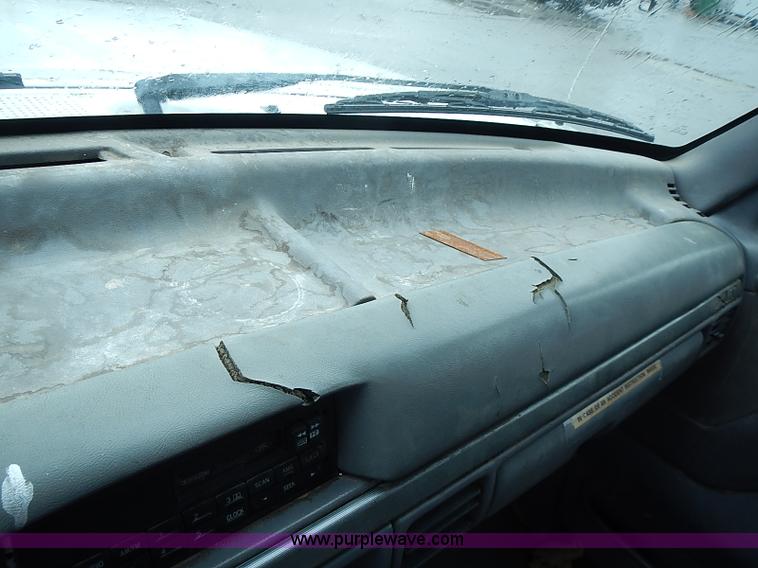 image for item I3581 1995 Ford F150 XL pickup truck