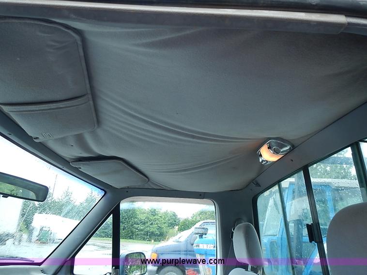 image for item I3581 1995 Ford F150 XL pickup truck