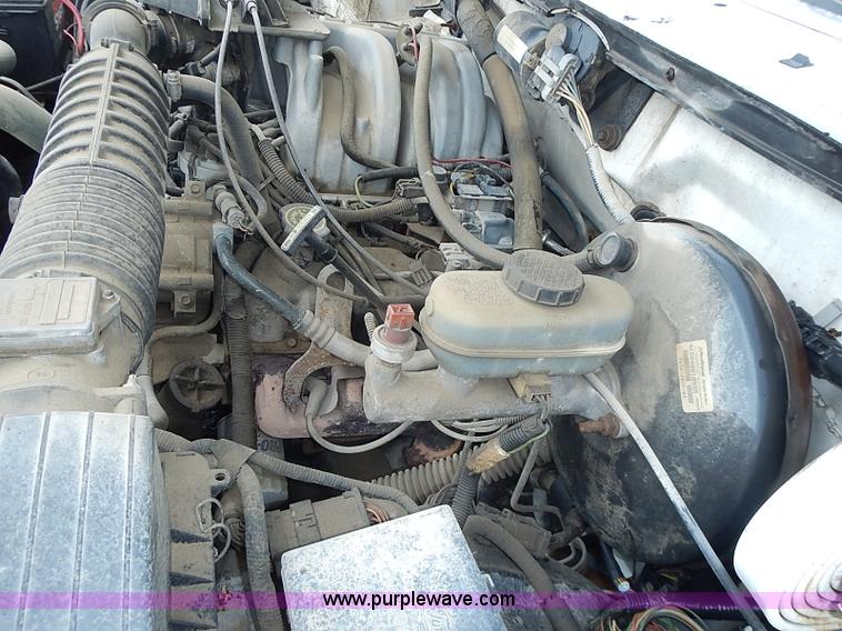 image for item I3581 1995 Ford F150 XL pickup truck