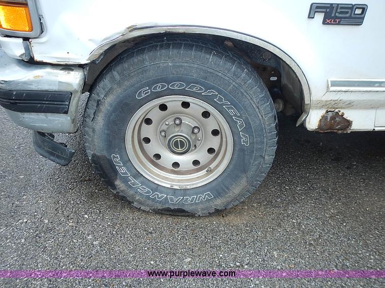 image for item I3581 1995 Ford F150 XL pickup truck