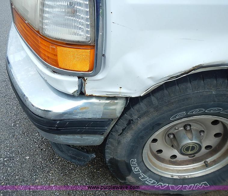 image for item I3581 1995 Ford F150 XL pickup truck