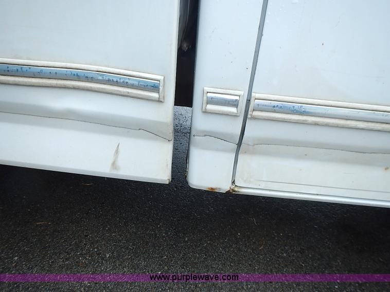 image for item I3581 1995 Ford F150 XL pickup truck