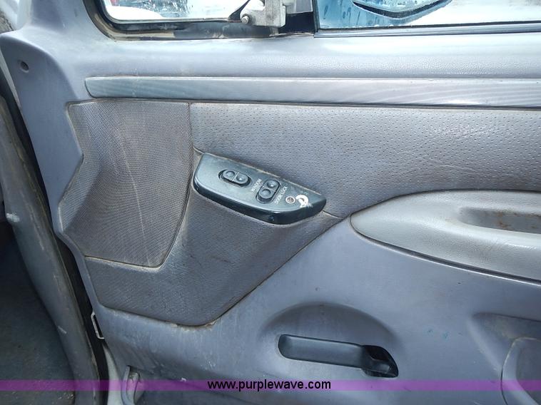 image for item I3581 1995 Ford F150 XL pickup truck