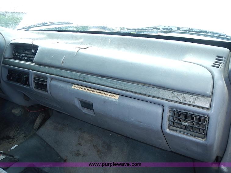 image for item I3581 1995 Ford F150 XL pickup truck