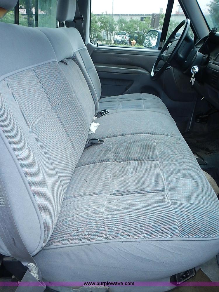 image for item I3581 1995 Ford F150 XL pickup truck