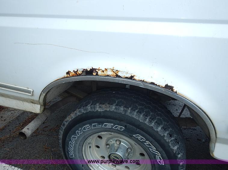 image for item I3581 1995 Ford F150 XL pickup truck