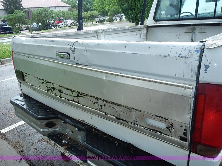 image for item I3581 1995 Ford F150 XL pickup truck