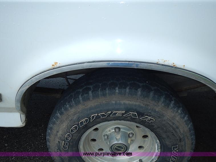 image for item I3581 1995 Ford F150 XL pickup truck