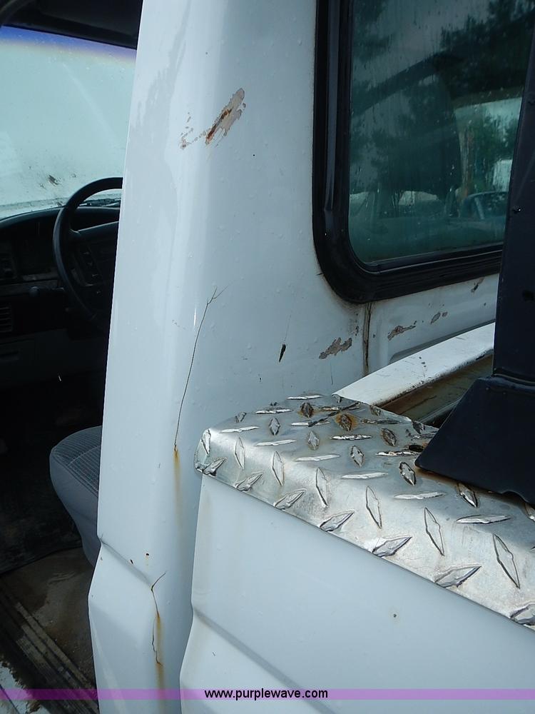 image for item I3581 1995 Ford F150 XL pickup truck