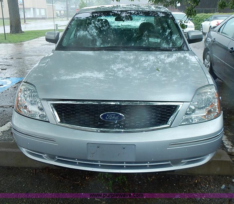image for item I3596 2005 Ford Five Hundred SE