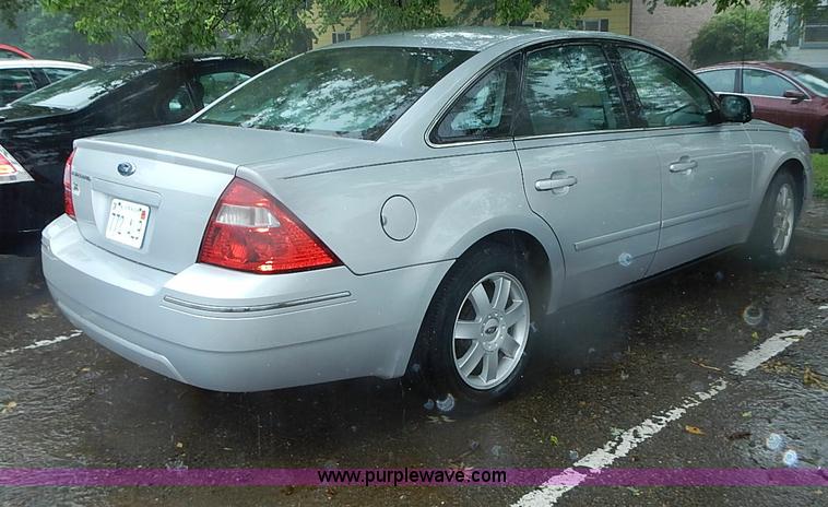 image for item I3596 2005 Ford Five Hundred SE