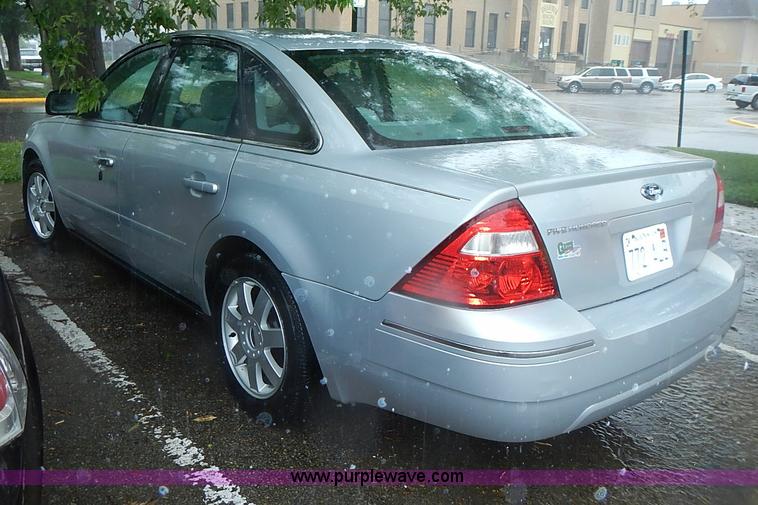 image for item I3596 2005 Ford Five Hundred SE