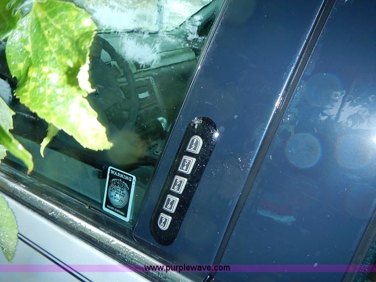 image for item I3596 2005 Ford Five Hundred SE