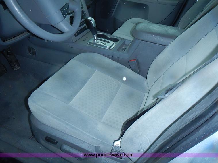 image for item I3596 2005 Ford Five Hundred SE