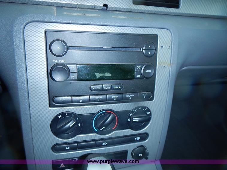 image for item I3596 2005 Ford Five Hundred SE