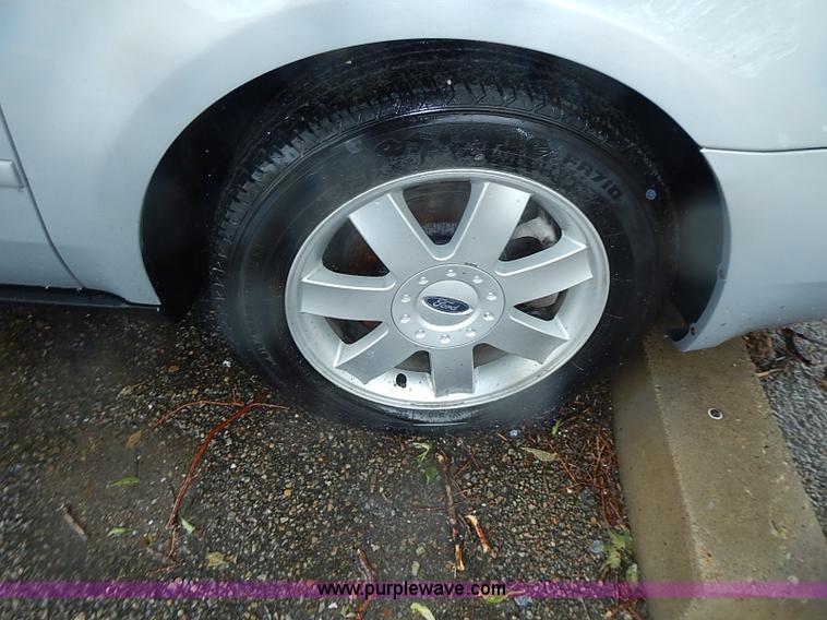 image for item I3596 2005 Ford Five Hundred SE