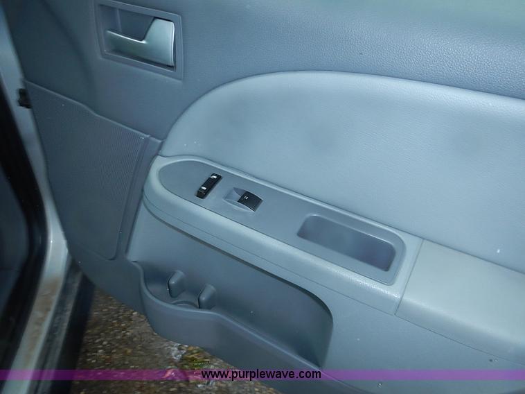 image for item I3596 2005 Ford Five Hundred SE