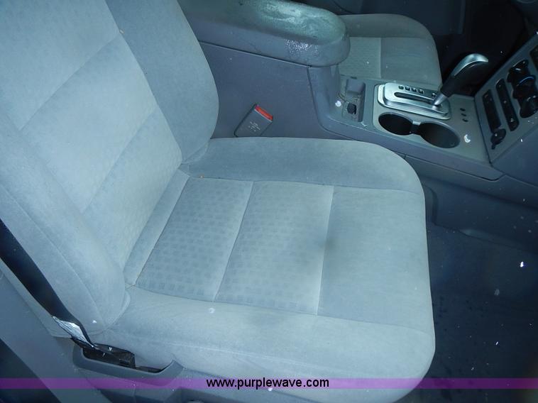 image for item I3596 2005 Ford Five Hundred SE