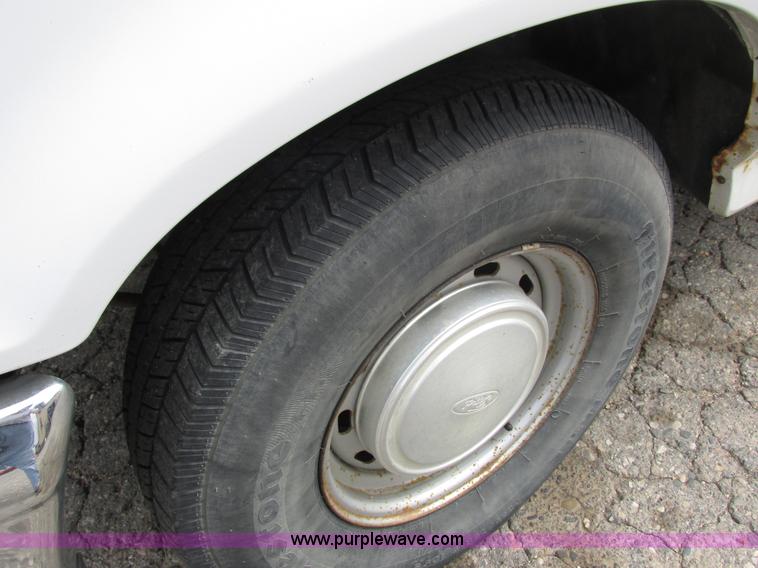 image for item I3938 1996 Ford F150 pickup truck