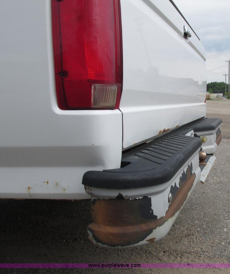 image for item I3938 1996 Ford F150 pickup truck