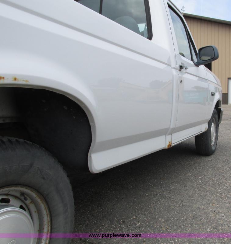 image for item I3938 1996 Ford F150 pickup truck