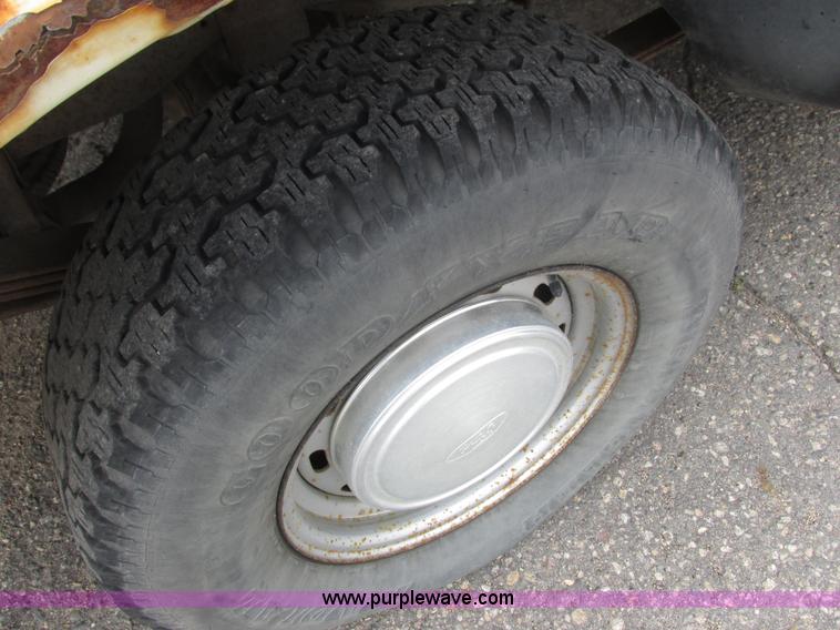 image for item I3938 1996 Ford F150 pickup truck