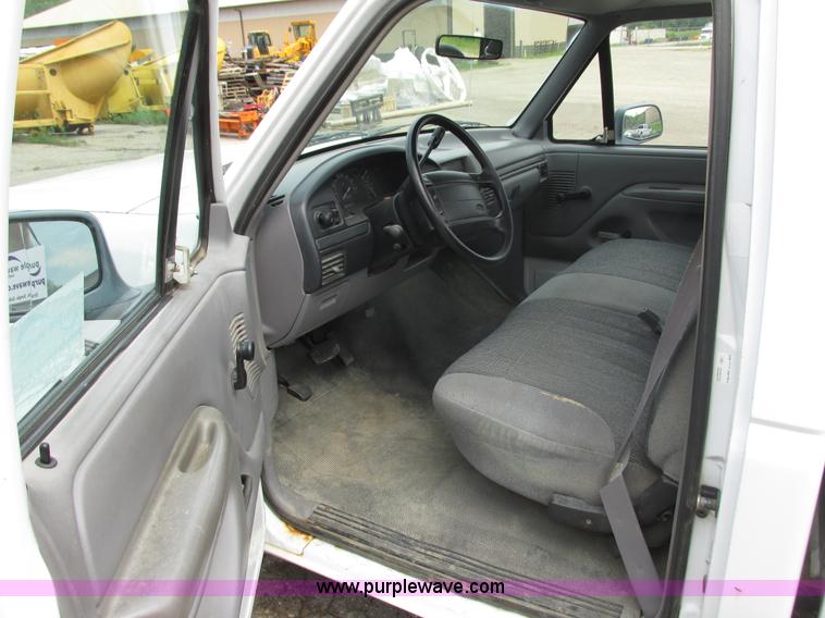 image for item I3938 1996 Ford F150 pickup truck