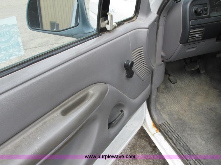 image for item I3938 1996 Ford F150 pickup truck