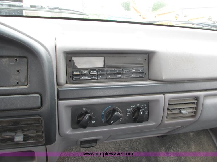 image for item I3938 1996 Ford F150 pickup truck