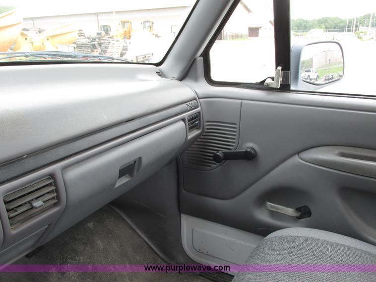 image for item I3938 1996 Ford F150 pickup truck