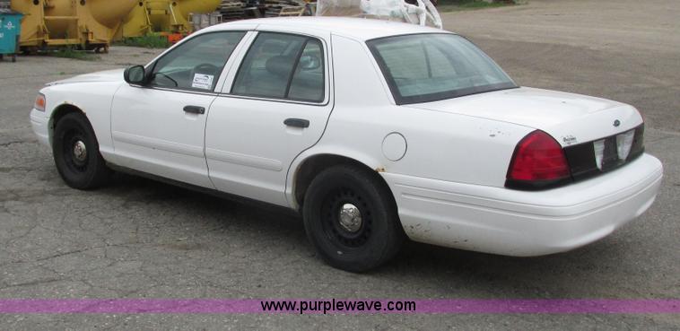 image for item I3940 2001 Ford Crown Victoria Police Interceptor