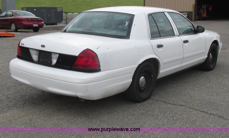 image for item I3940 2001 Ford Crown Victoria Police Interceptor