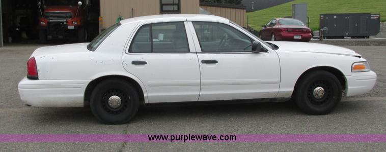 image for item I3940 2001 Ford Crown Victoria Police Interceptor