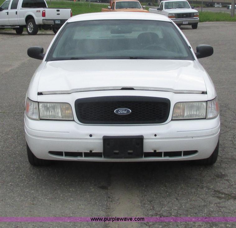 image for item I3940 2001 Ford Crown Victoria Police Interceptor